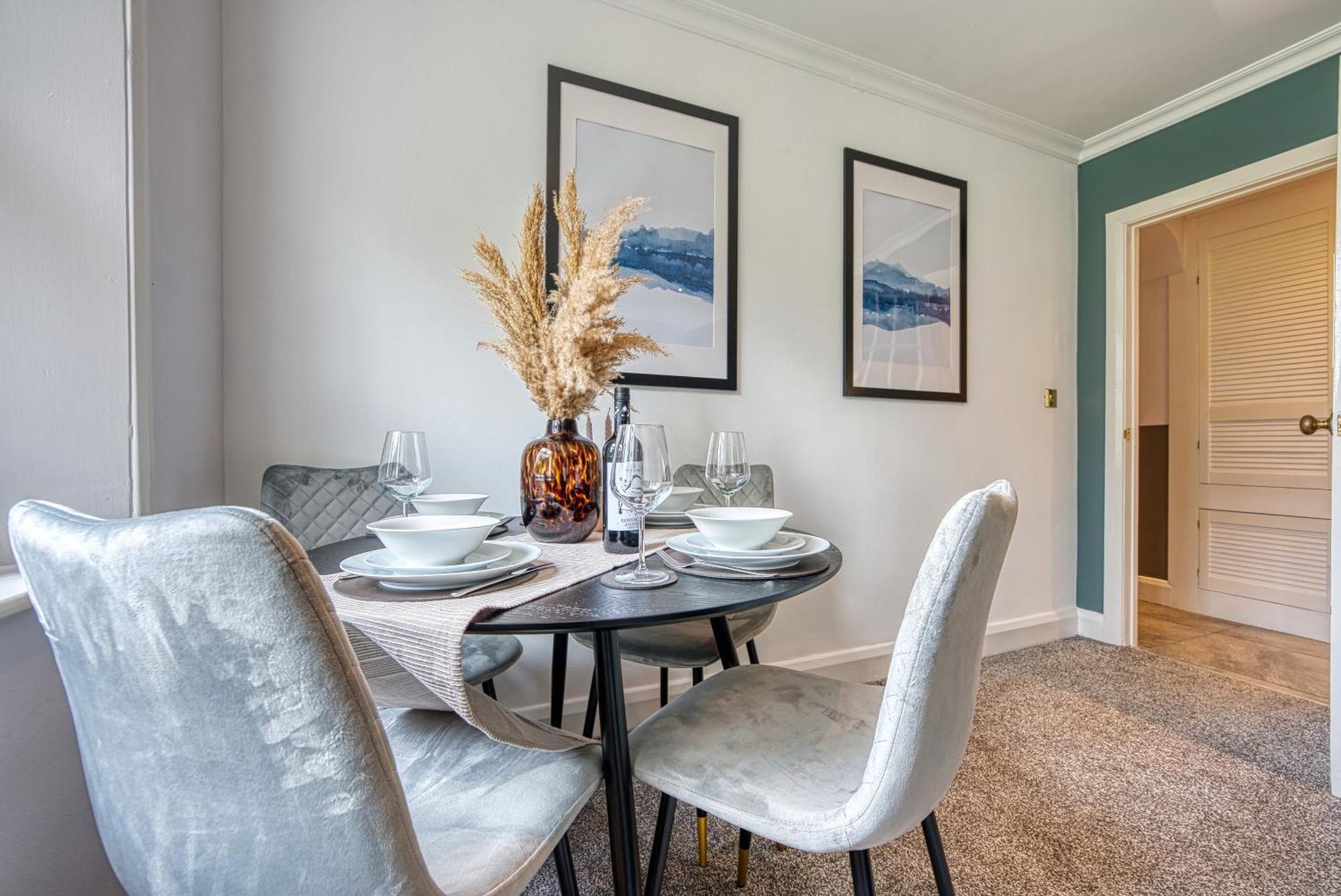 2 Bedroom Stylish Spacious Apt, Sleeps 6, Central Cheltenham, With Free Parking - By Blue Puffin Stays Exterior foto