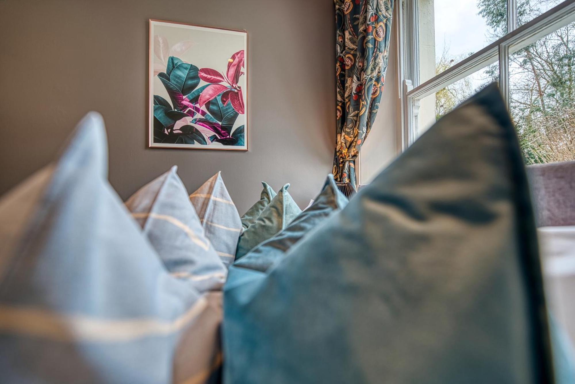 2 Bedroom Stylish Spacious Apt, Sleeps 6, Central Cheltenham, With Free Parking - By Blue Puffin Stays Exterior foto
