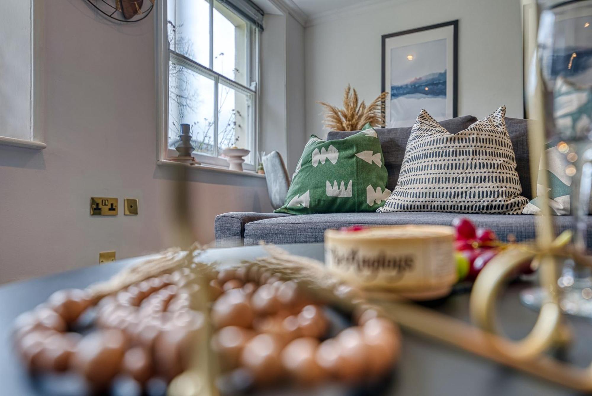 2 Bedroom Stylish Spacious Apt, Sleeps 6, Central Cheltenham, With Free Parking - By Blue Puffin Stays Exterior foto