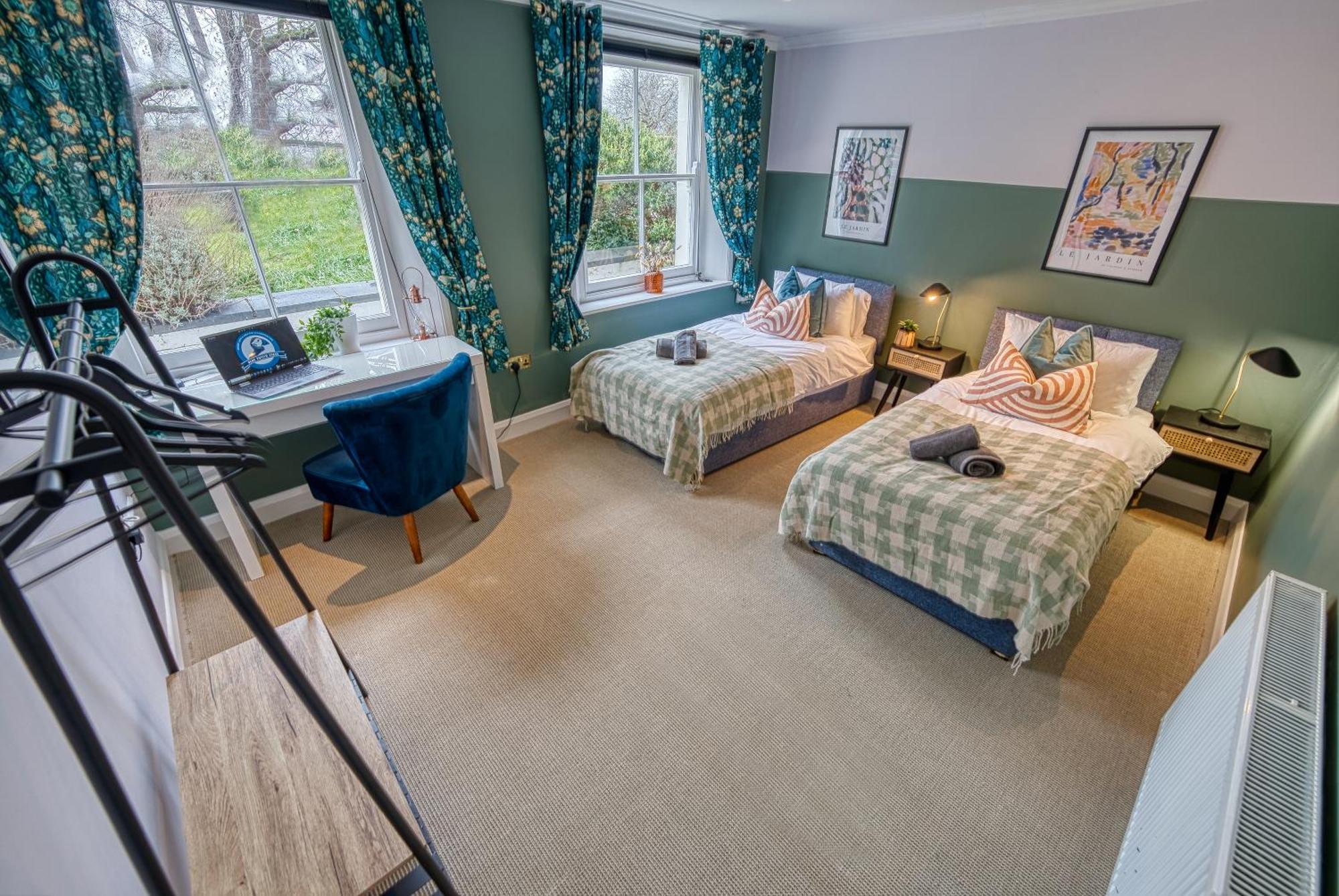 2 Bedroom Stylish Spacious Apt, Sleeps 6, Central Cheltenham, With Free Parking - By Blue Puffin Stays Exterior foto