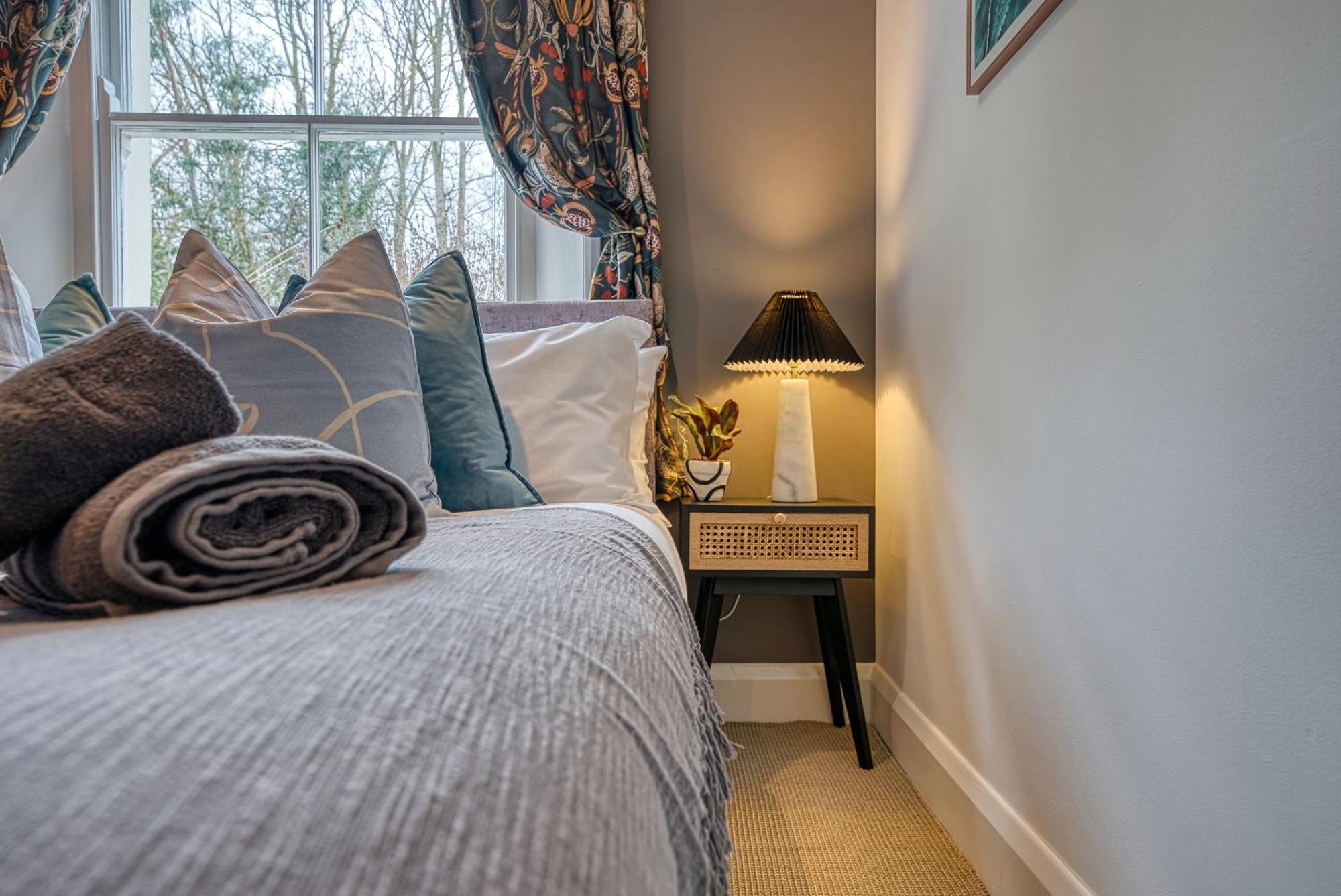 2 Bedroom Stylish Spacious Apt, Sleeps 6, Central Cheltenham, With Free Parking - By Blue Puffin Stays Exterior foto
