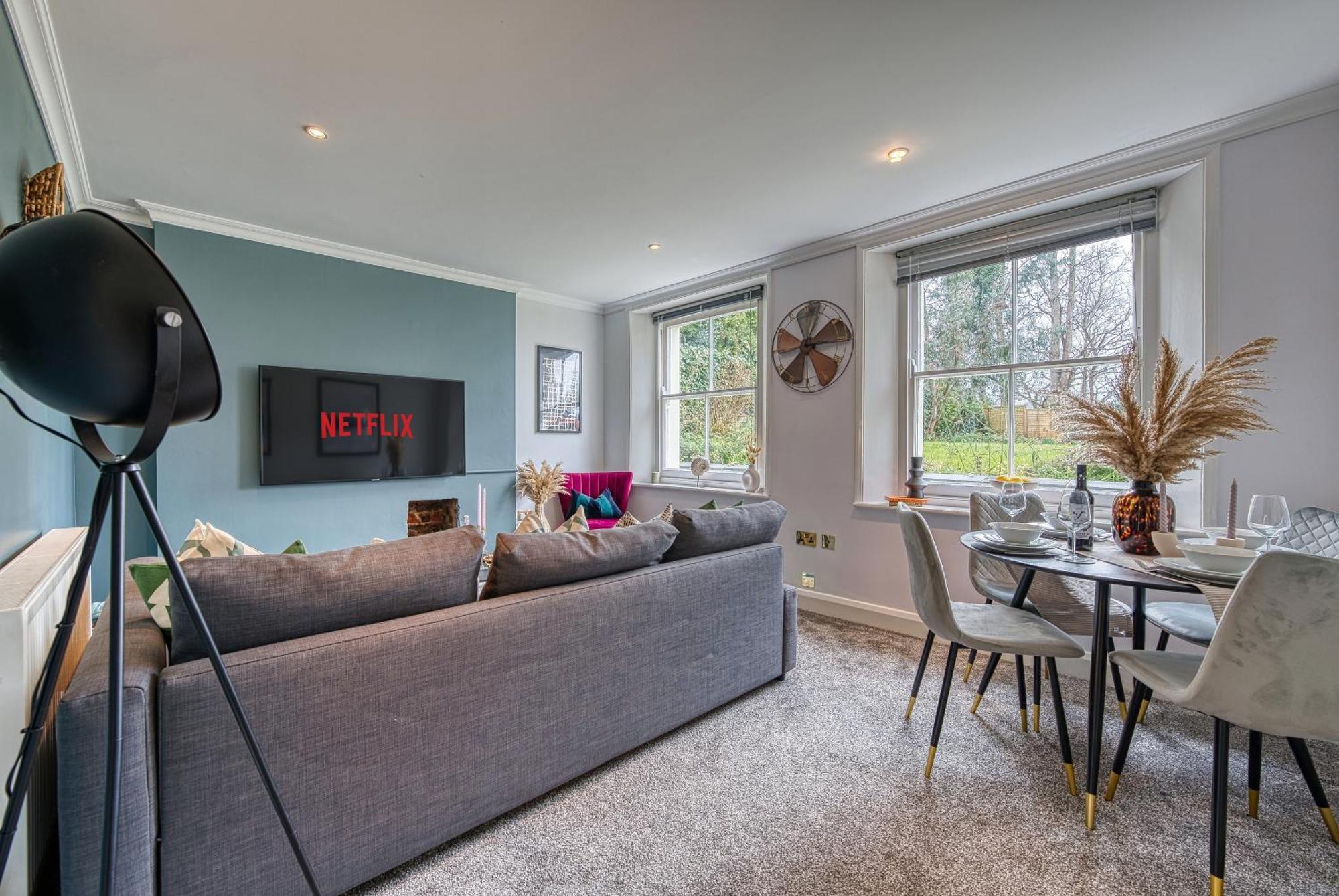 2 Bedroom Stylish Spacious Apt, Sleeps 6, Central Cheltenham, With Free Parking - By Blue Puffin Stays Exterior foto